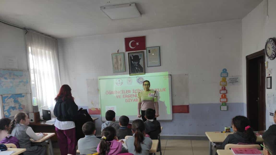 Bandırma İlçe Sağlık Müdürlüğü tarafından okulumuz öğrencilerine Diyabet Eğitimi verildi.