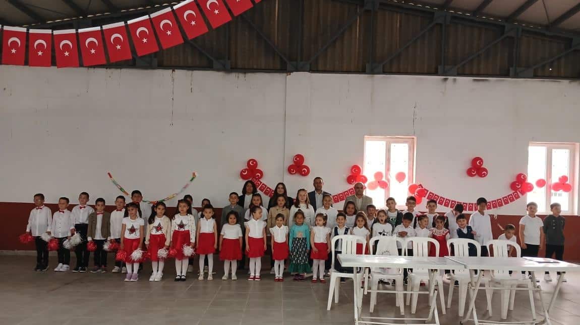 Okulumuzda 23 Nisan Ulusal Egemenlik Ve Çocuk Bayramı Kutlamaları velilerimizin de yoğun katılımı ile coşkuyla kutlandı.
